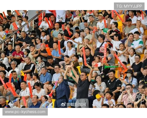 全运会U18决赛浙江队员领奖合影,观众呐喊贯穿全场 全运会U18决赛浙江队员领奖合影,观众呐喊贯穿全场