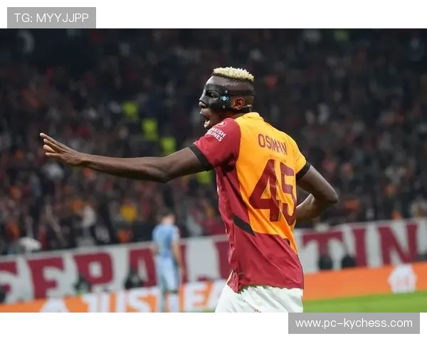 加拉塔萨雷球迷现场施压,奥纳纳扑救后沉默主场 加拉塔萨雷球迷现场施压,奥纳纳扑救后沉默主场